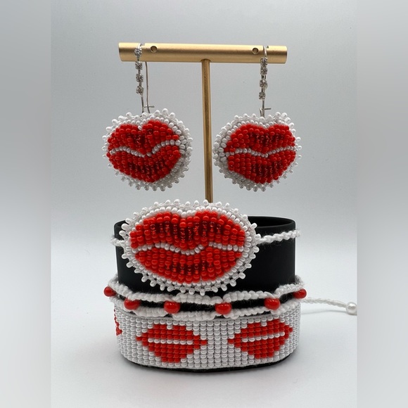 White & Red Glam Beaded Lips Bracelet set with Matching Earrings - Picture 11 of 11